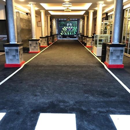Hype Motorsports Hotel Порт-Диксон Экстерьер фото