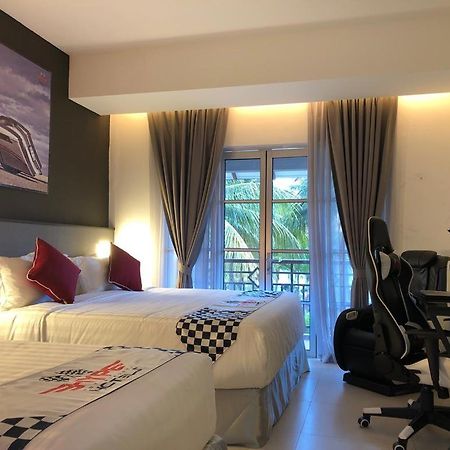Hype Motorsports Hotel Порт-Диксон Экстерьер фото
