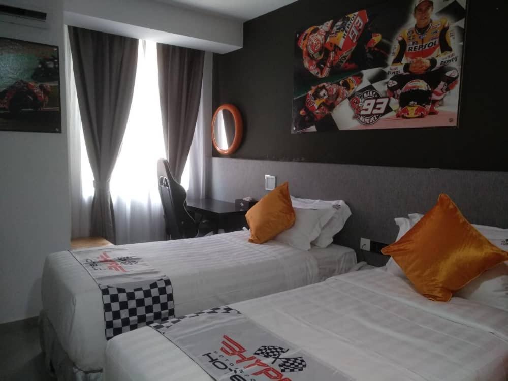 Hype Motorsports Hotel Порт-Диксон Экстерьер фото