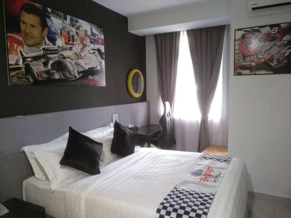 Hype Motorsports Hotel Порт-Диксон Экстерьер фото